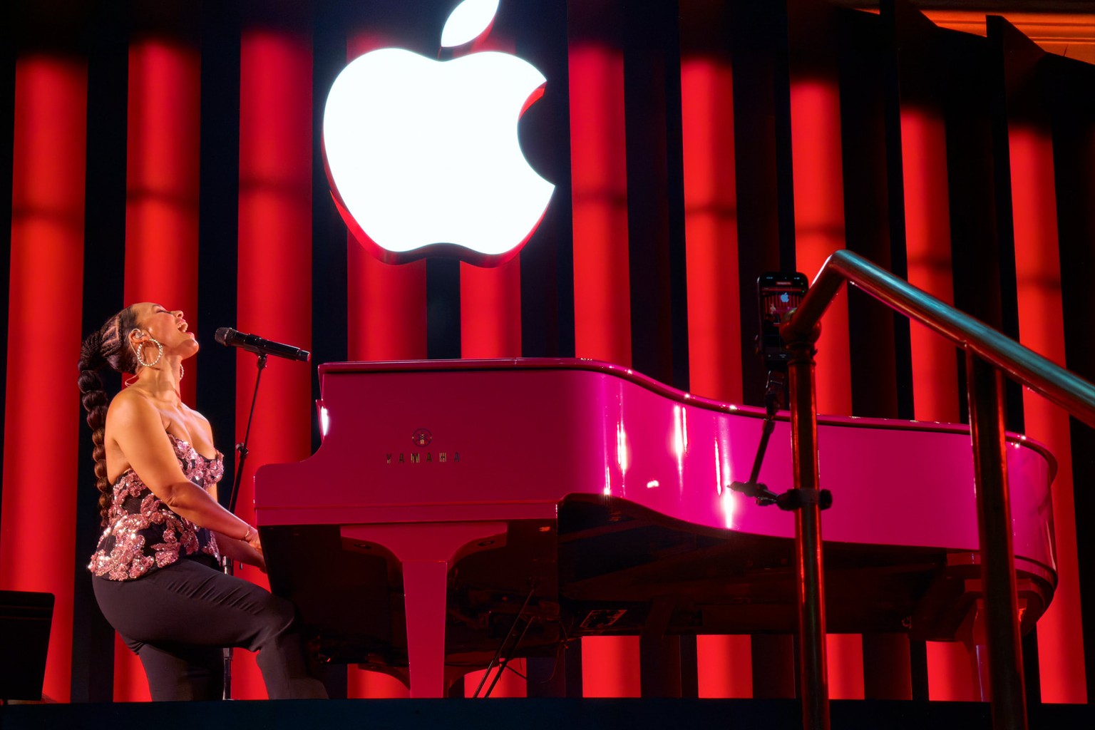 Apple kỷ niệm 50 năm thành lập theo 7 cách