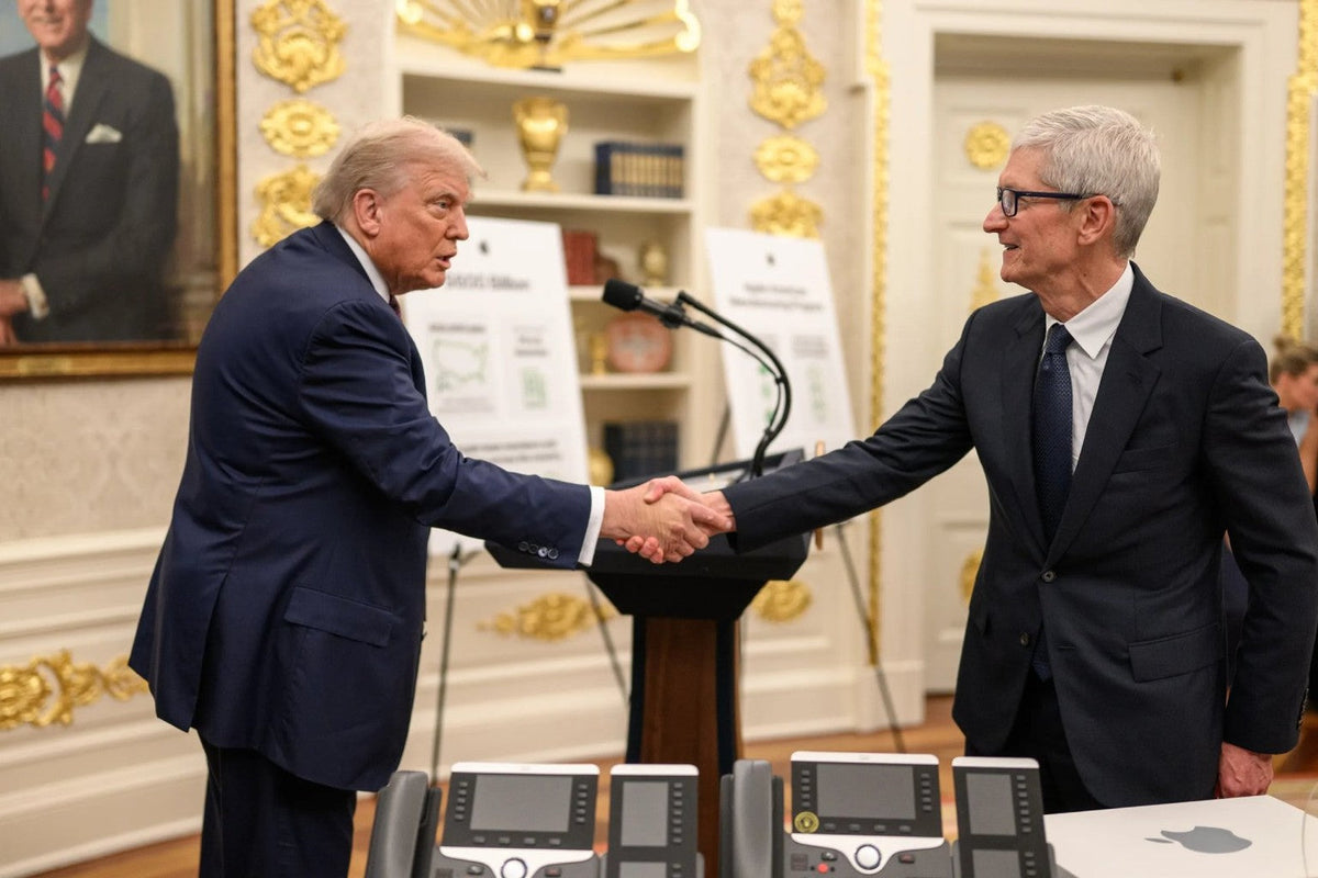 Tim Cook nói về cách làm việc với chính quyền Trump